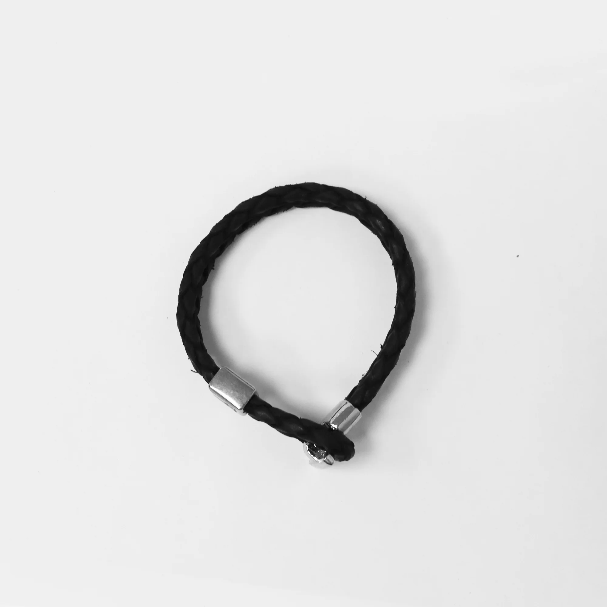 Pulsera cierre correílla negra - Image 2
