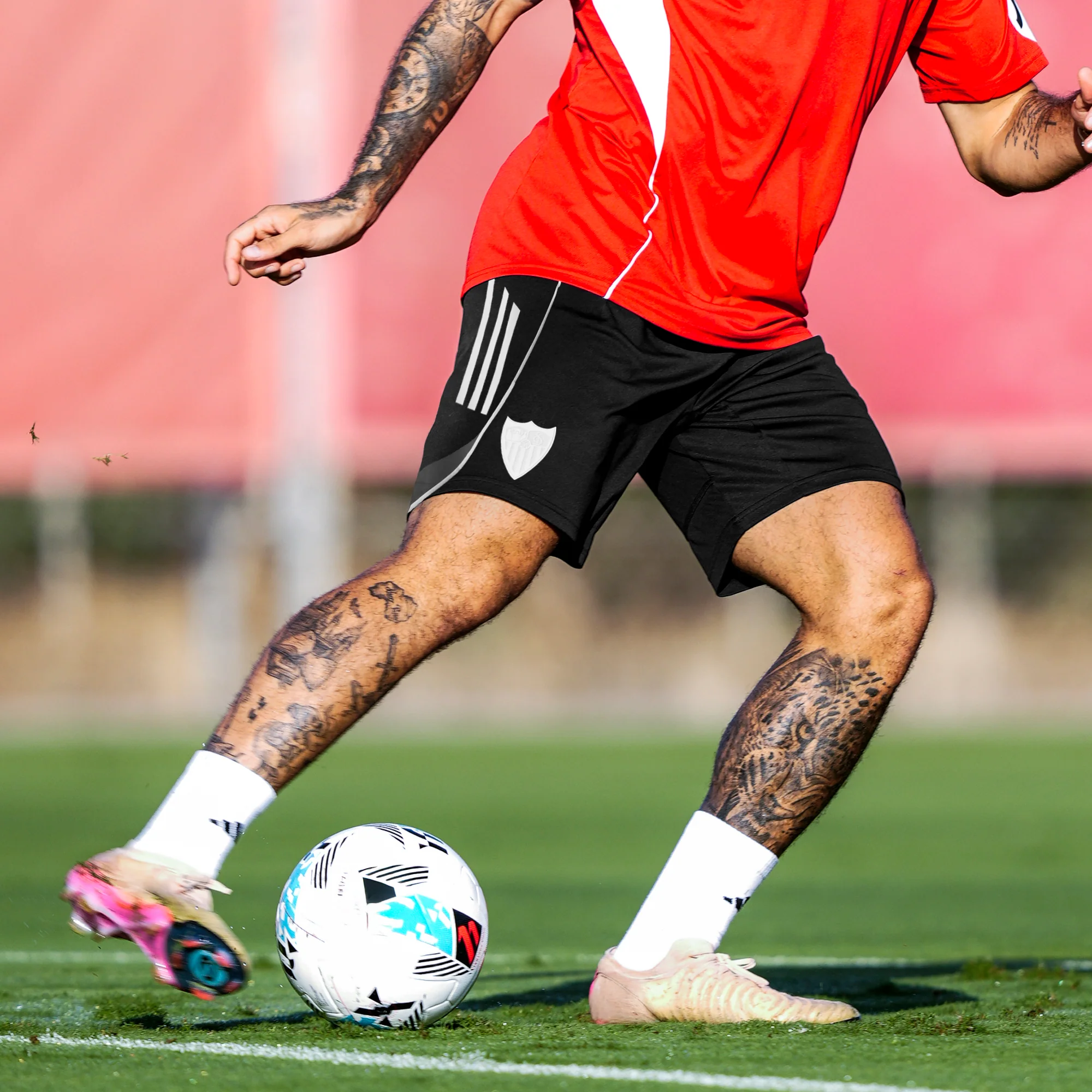 Short adulto entrenamiento Sevilla FC negro